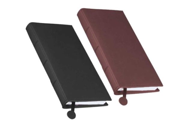 Agenda de bolsillo abierta con porta tarjetas